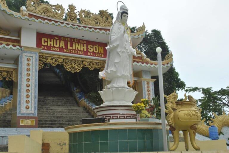 Tượng Phật Bà uy nghi